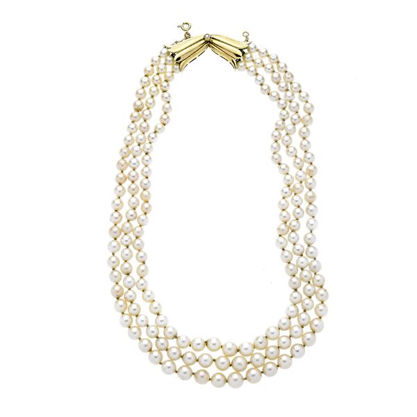 Collana in perle coltivate, oro giallo e diamante