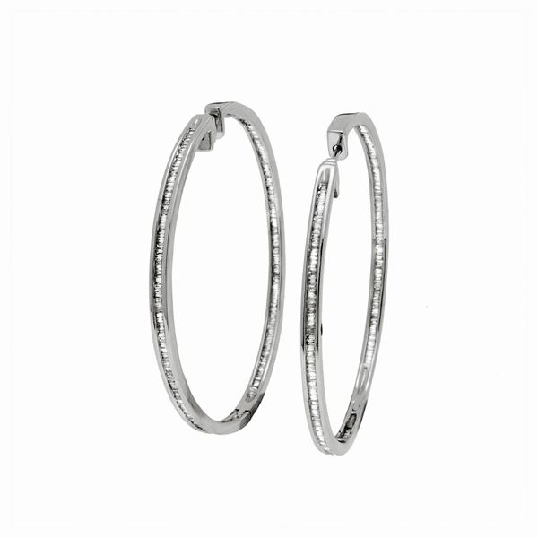 Pair of earrings