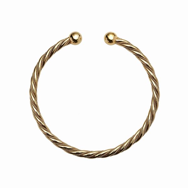 Rigid Round Neck