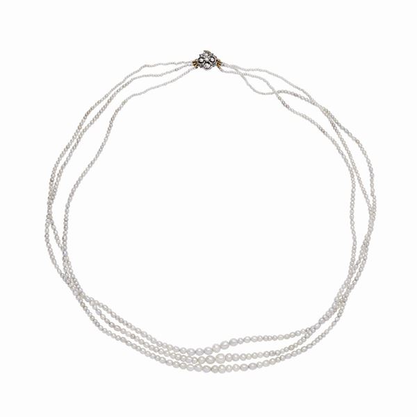 Filo di perle naturali  - Asta Gioielli del Novecento e Orologi - Curio - Casa d'aste in Firenze