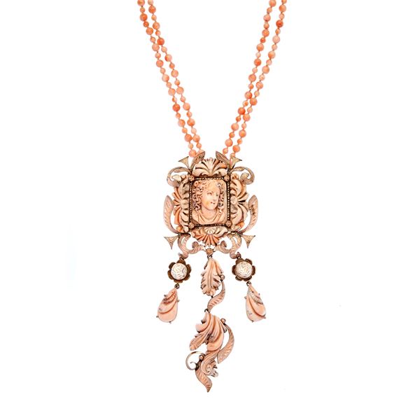 Large pendant in coral pink  - Auction Gioielli del Novecento e Orologi - Curio - Casa d'aste in Firenze
