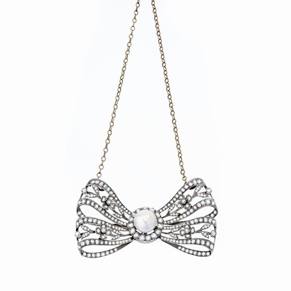 Large pendant bow with diamonds and pearl