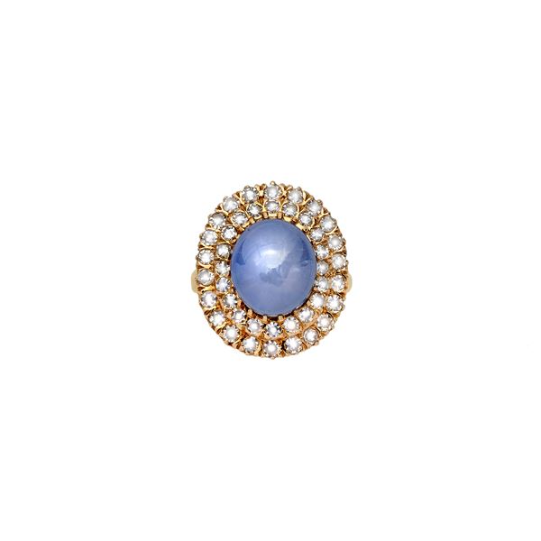 Ring with light sapphire and diamonds