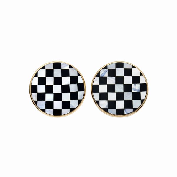 Pair of earrings with mother of pearl and onyx  - Auction Gioielli del Novecento e Orologi - Curio - Casa d'aste in Firenze