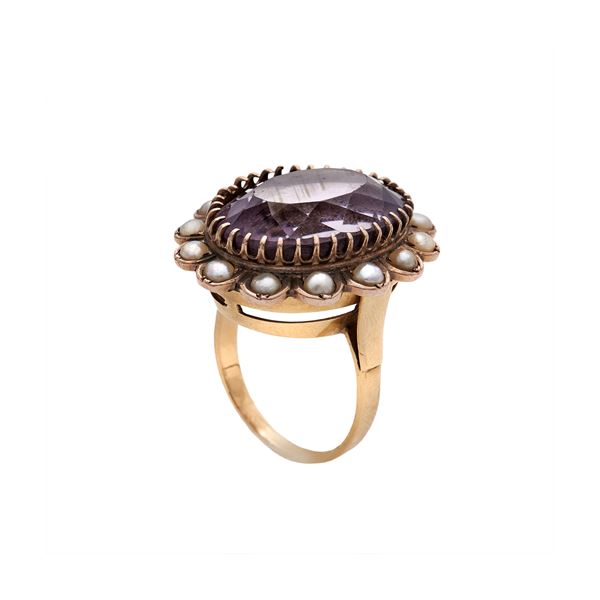 Ring with amethyst and pearls