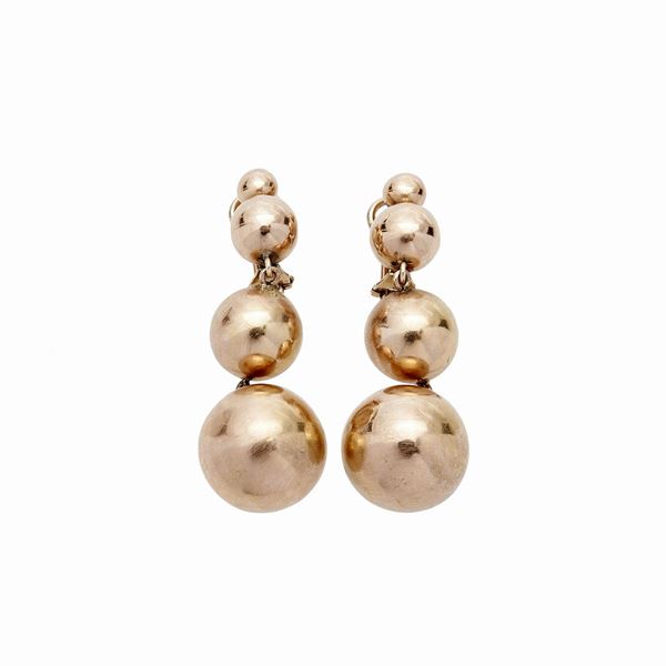 Pair of earrings in yellow gold
