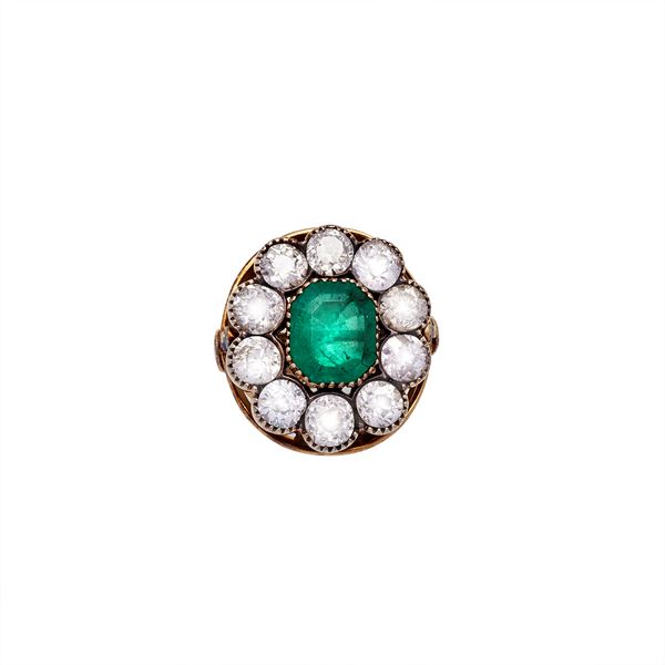 Daisy ring with emerald and diamonds