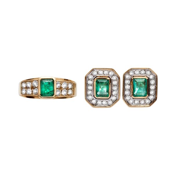 Paio di orecchini ed anello con smeraldi e diamanti