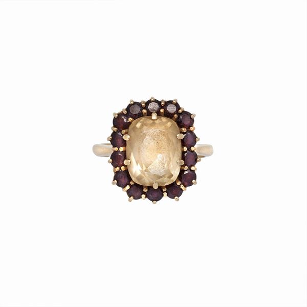 Ring with citrine quartz and garnet