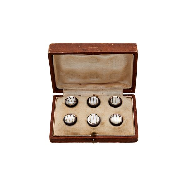 Series of six mother of pearl buttons