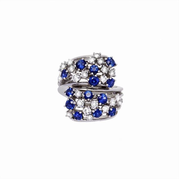 CRIVELLI : Anello con diamanti e zaffiri Crivelli  - Asta Gioielli del Novecento e Orologi - Curio - Casa d'aste in Firenze