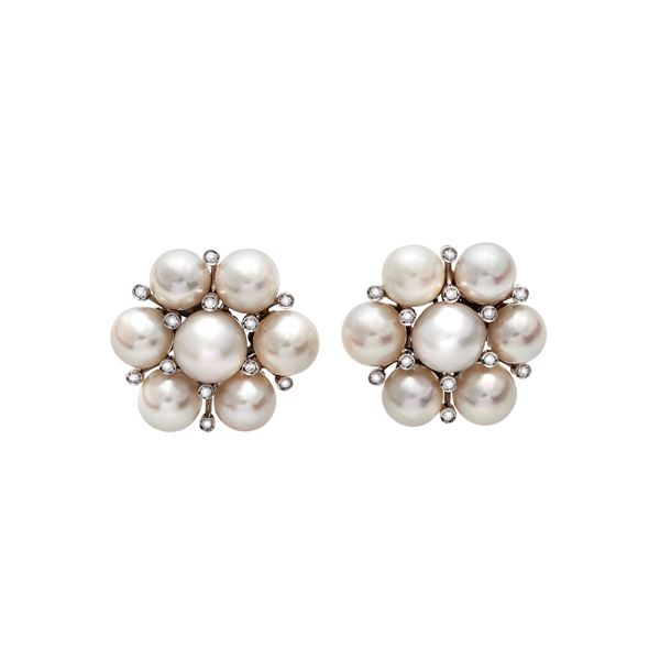 Pair of earrings with pearls and diamonds