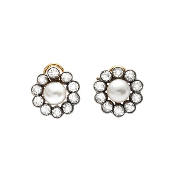 Pair of earrings with pearls and diamonds