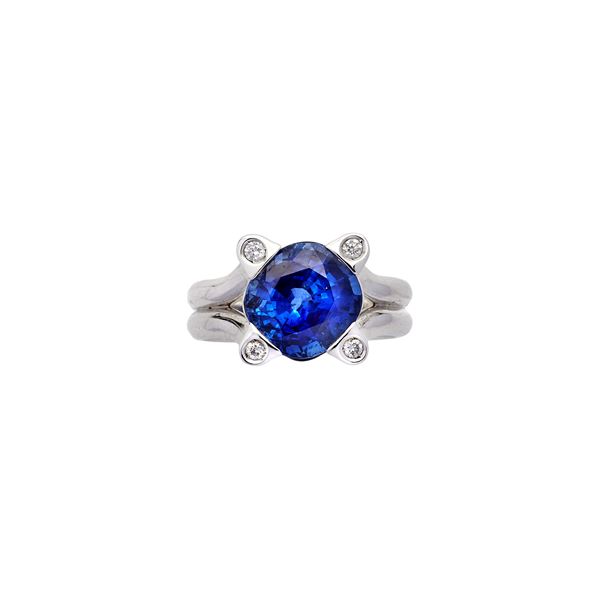 Ring with diamonds and sapphire