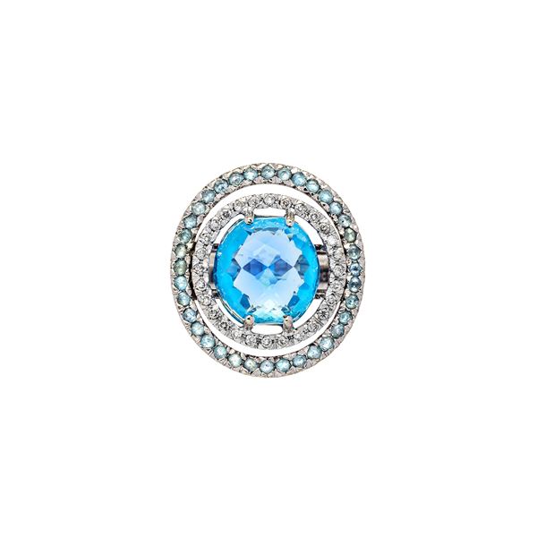 Ring with sapphires and light-blue quartz