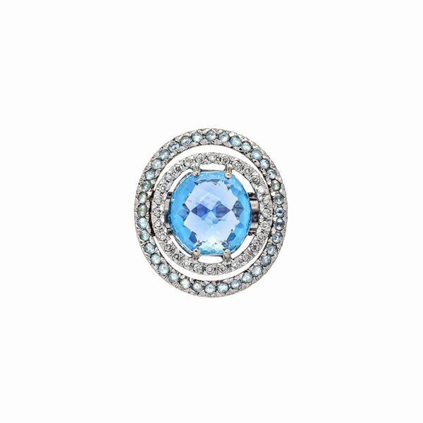 Anello con zaffiri e quarzo azzurro
