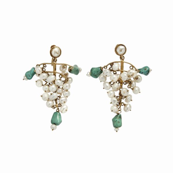 Pair of earrings with freshwater pearls and turquoise