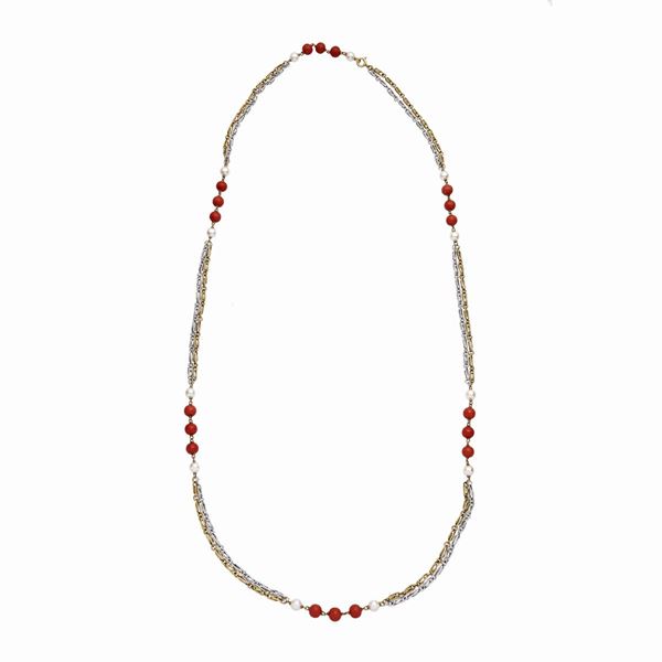 Lunga collana con perle e corallo