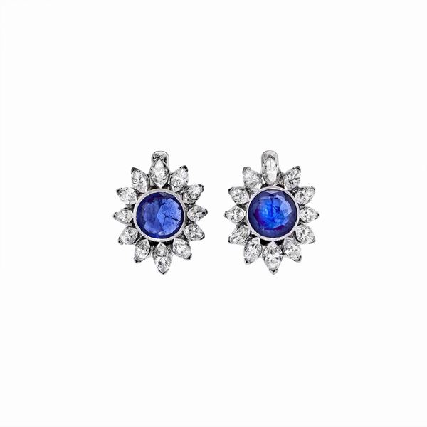 Pair of earrings with sapphires and diamonds  - Auction Gioielli del Novecento e Orologi - Curio - Casa d'aste in Firenze