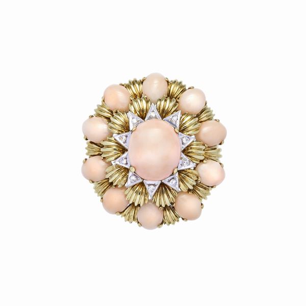 Anello con diamanti corallo rosa
