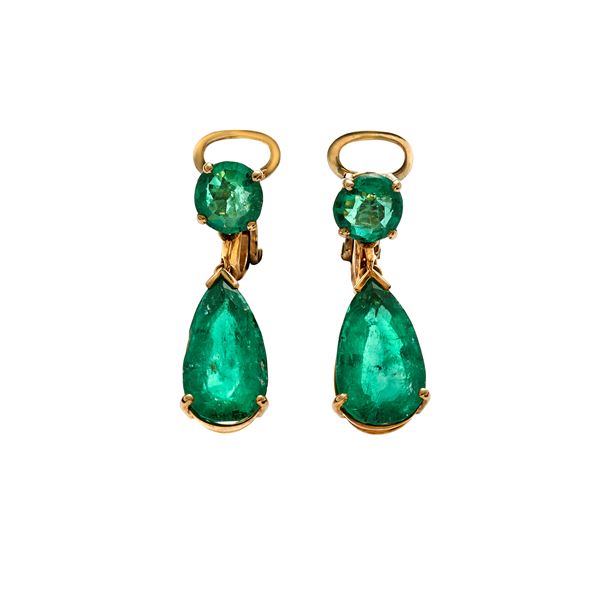Paio di orecchini pendenti con smeraldi  - Asta Gioielli del Novecento e Orologi - Curio - Casa d'aste in Firenze