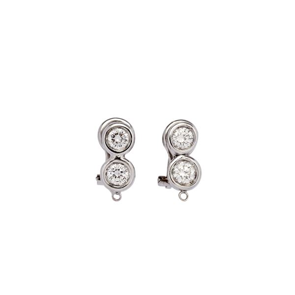 Pair of earrings with diamonds