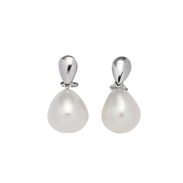 Pair of earrings with Australian pearl