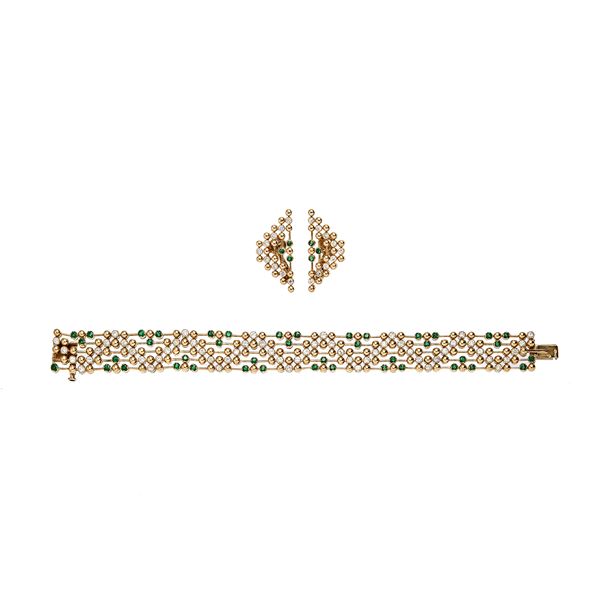 Pair of earrings and bracelet with diamonds and emeralds