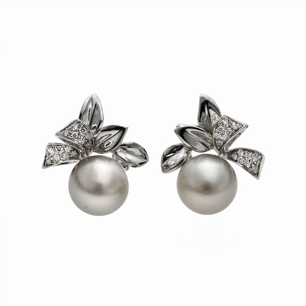 Paio di orechini con diamanti e perle southsea