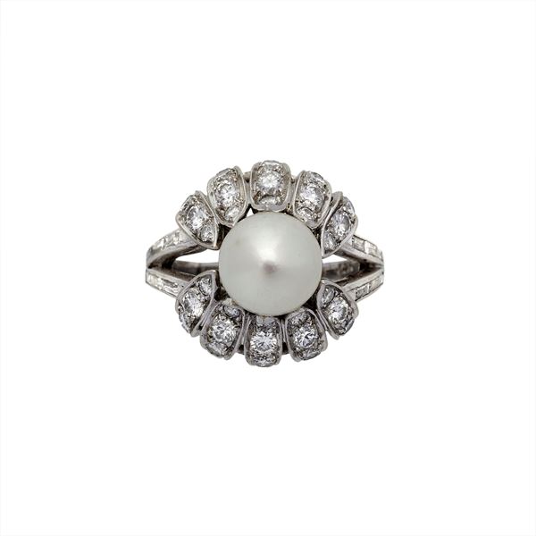 Ring with diamonds and pearl