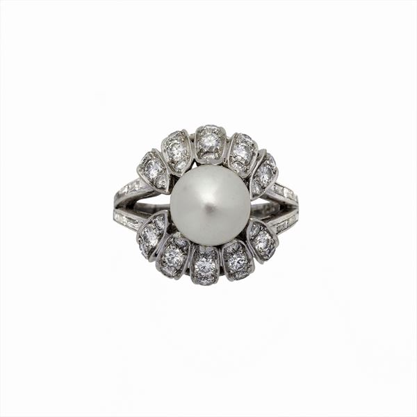 Anello con diamanti e perla