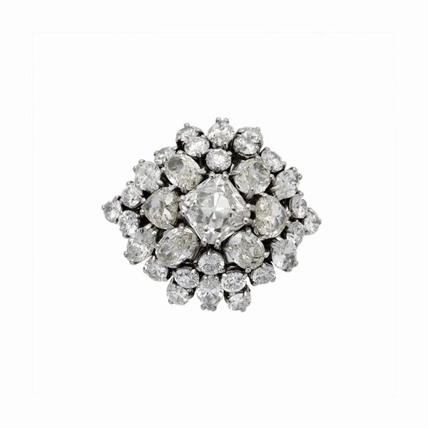 Importante anello con diamanti