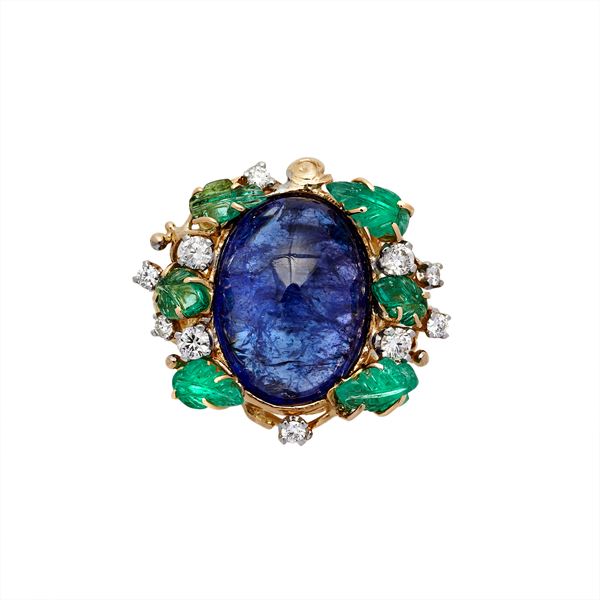 Ring with diamonds, tanzanite and emerald