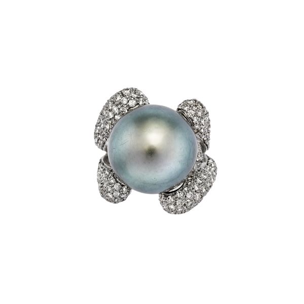 Ring in white gold, diamond and Tahitian pearl