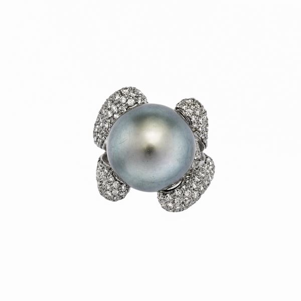 Anello in oro bianco, diamanti e perla Tahiti