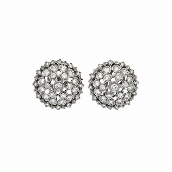 Paio di orecchini in oro bianco e diamanti  - Asta Gioielli Antichi, Moderni, di Design e Orologi - Curio - Casa d'aste in Firenze