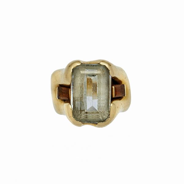 Ring in yellow gold, topaz and aquamarine