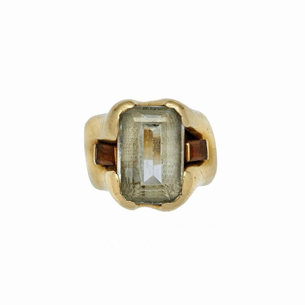 Anello in oro giallo, topazio e acquamarina