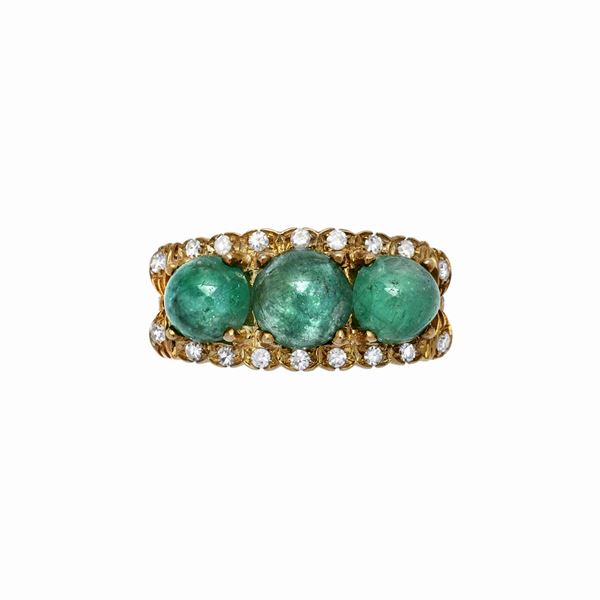 Ring in yellow gold, diamonds and emeralds