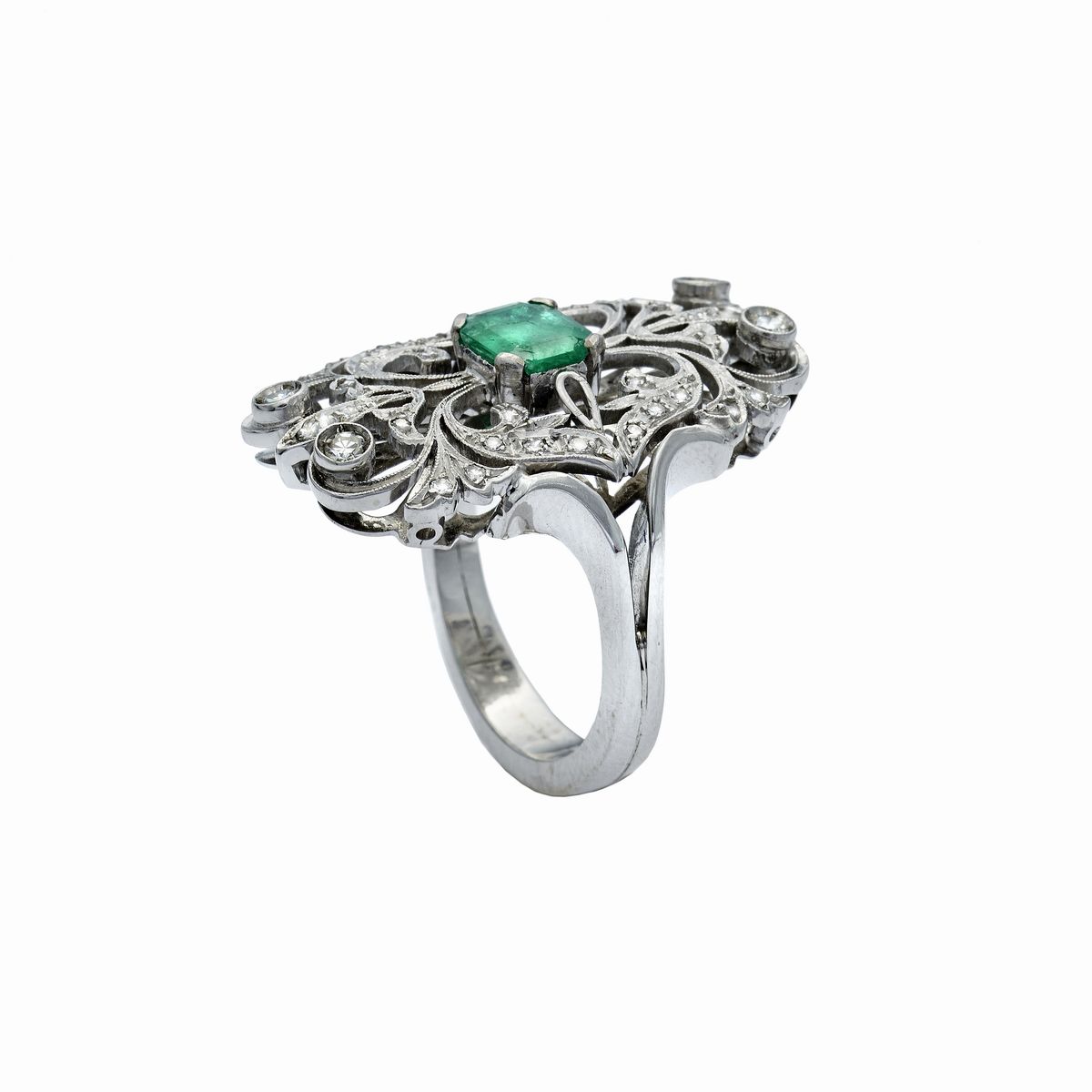 Anello in Oro Bianco, Diamanti e Smeraldo