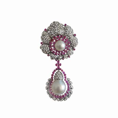 Spilla in Oro Bianco, Rubini, Diamanti e Perle