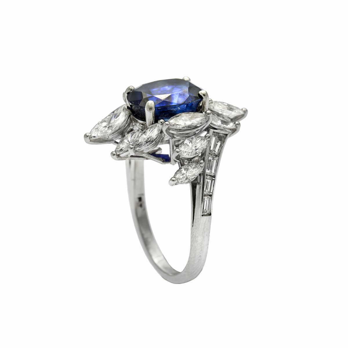 Anello in Platino, Diamanti e Zaffiro