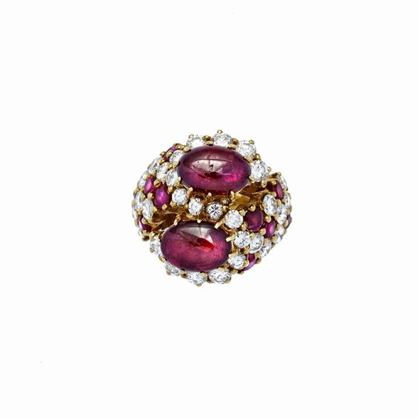 Contrary ring in yellow gold, diamonds and rubies