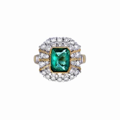 Anello in Oro Giallo, Oro Bianco, Diamanti e Smeraldo
