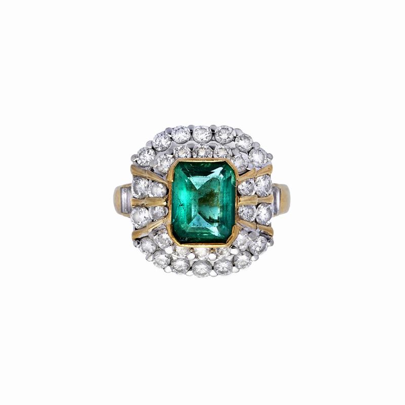 Anello in Oro Giallo, Oro Bianco, Diamanti e Smeraldo