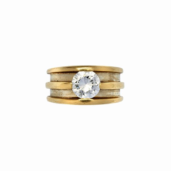 solitaire ring in yellow e white gold and diamond