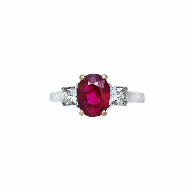 Anello in oro bianco, diamanti e rubino