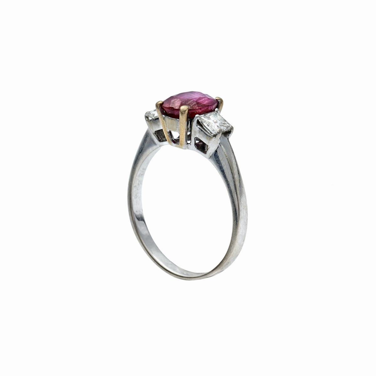 Anello in Oro Bianco, Diamanti e Rubino