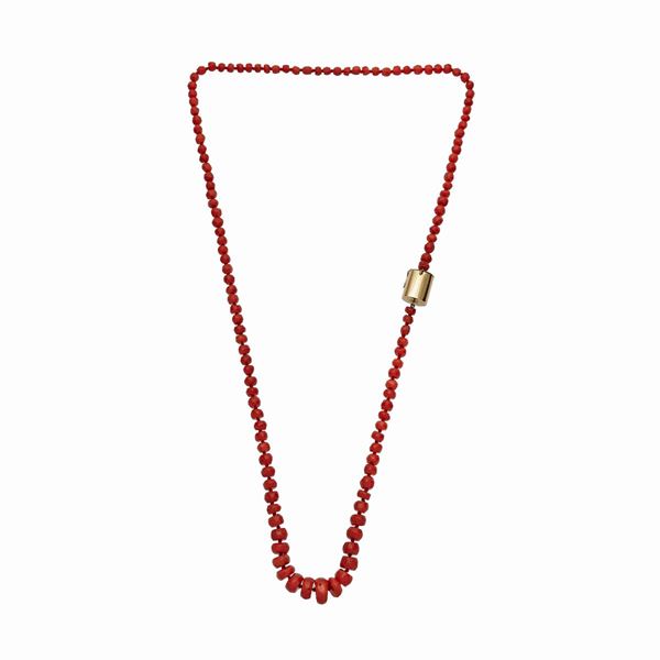 Collana in oro giallo e corallo rosso