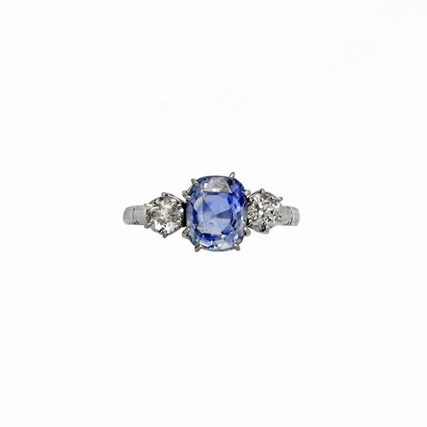 Ring in white gold, sapphire and diamonds